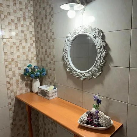 Alleyhouse 83 Kremastí