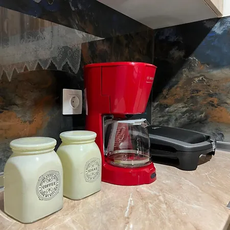 Alleyhouse 83 * Kremastí