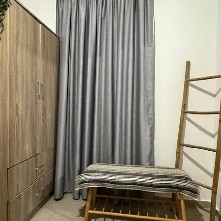 Alleyhouse 83 Kremastí