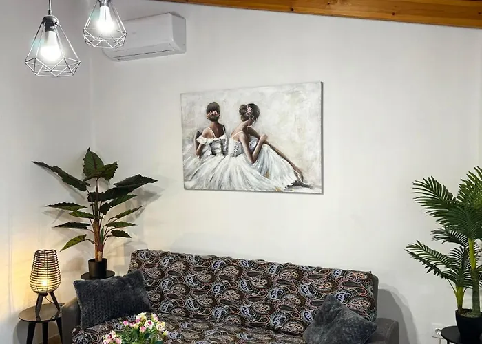 Alleyhouse 83