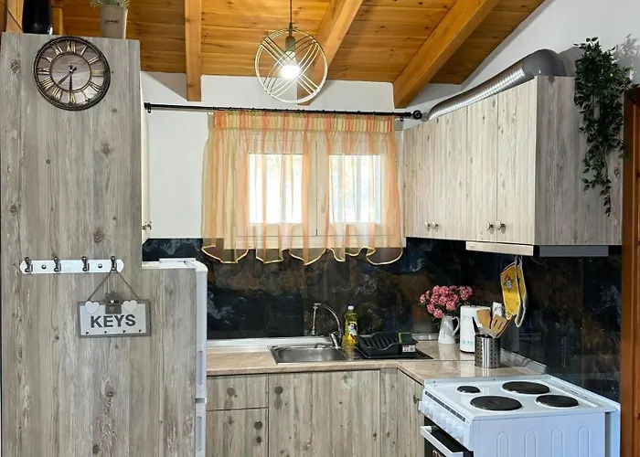 Alleyhouse 83 Kremastí