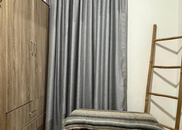 Alleyhouse 83 Kremastí